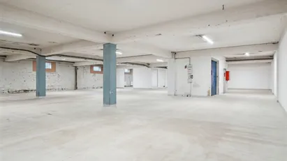 PRAKTISK LAGERLOKALE TIL LEJE PRAKTISK LAGERLOKALE TIL LEJE