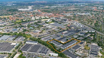 Lager- og kontorlejemål med pæne glasløsninger. klimaanlæg og stort kantineområde Lager- og kontorlejemål med pæne glasløsninger. klimaanlæg og stort kantineområde